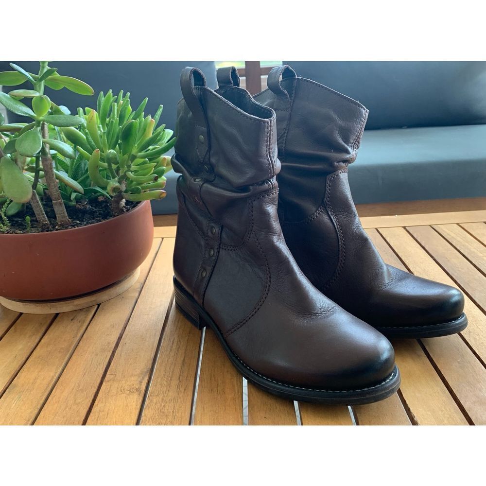 TARA M Laree slouchy boots sz 38